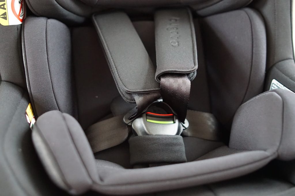 Bugaboo Owl har en fempunktssele med vadderade axelremmar.